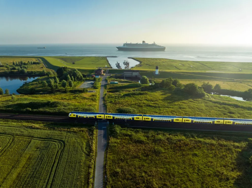 Drohnenfotos Start Zuege Niedersachsen Cuxhaven Dicke Berta Queen Mary 11