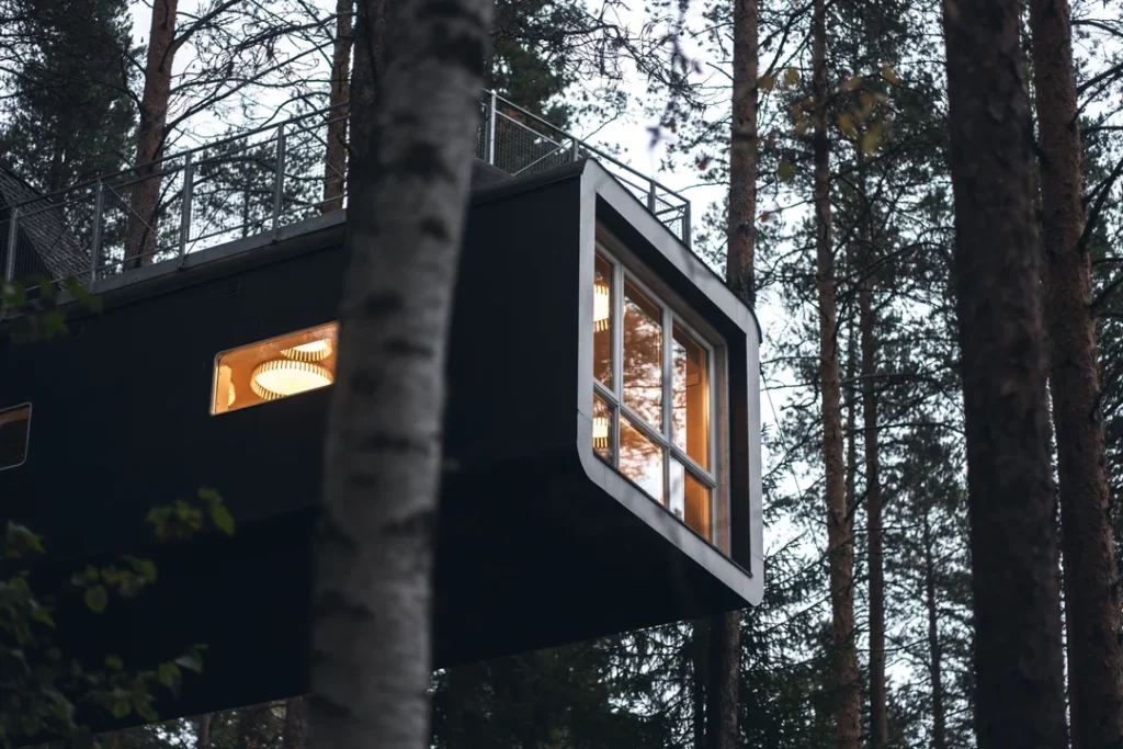 Schweden Reise 2023 Architekturfotografie Baumhaus Resort Treehotel (25)